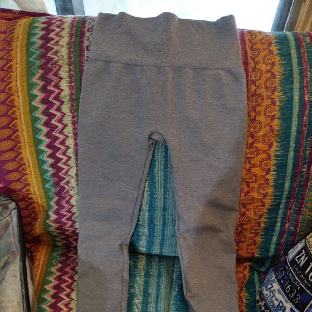 👄3/$25 Size M L Gray Leggings